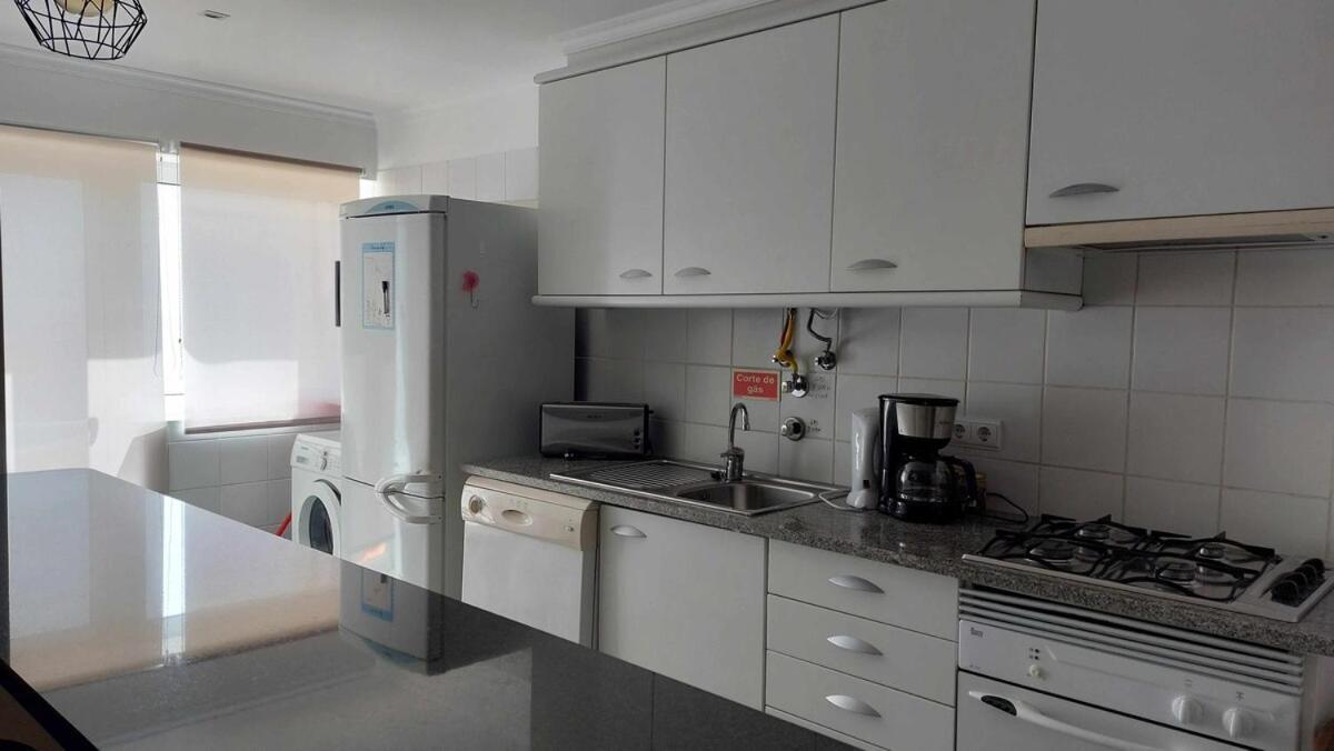 Portinho Ii-modern With Balcony Facing The Sea Apartment *